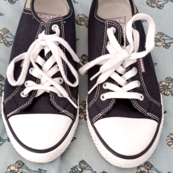 Levi's Sneakers  - Picture 9 of 12